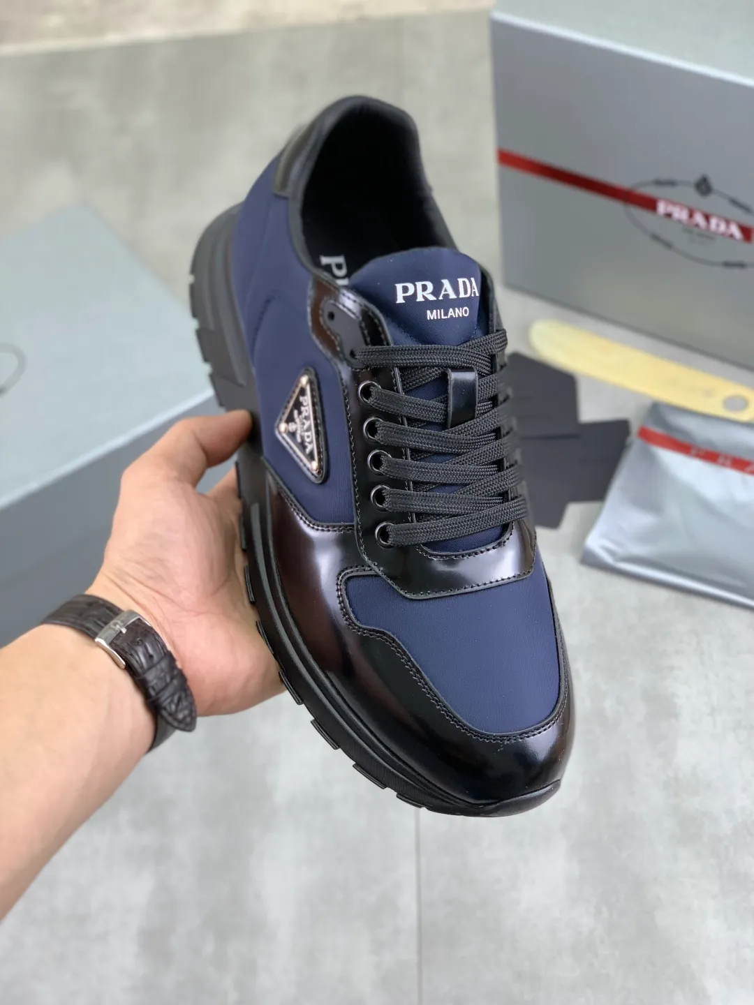 Men's shoes 💰P580💰 [New style] High version official website popular models are on the market, 🆘 The trendy brand (Prada) mainly promotes popular models, avant-garde and versatile fashionable men's shoes private version mold opening, cowhide surface splicing 1:1 replica... Fashion is simple, original imported cowhide and lining cowhide feet; the atmosphere and personality are more fashionable, eye-catching and pursuing class. It will subvert the old idea and be with you to spend time with you. A must-have for fashionistas! Must keep for yourself ! High-end comfort, high-end quality workmanship. Size: 38-45; multiple colors available.